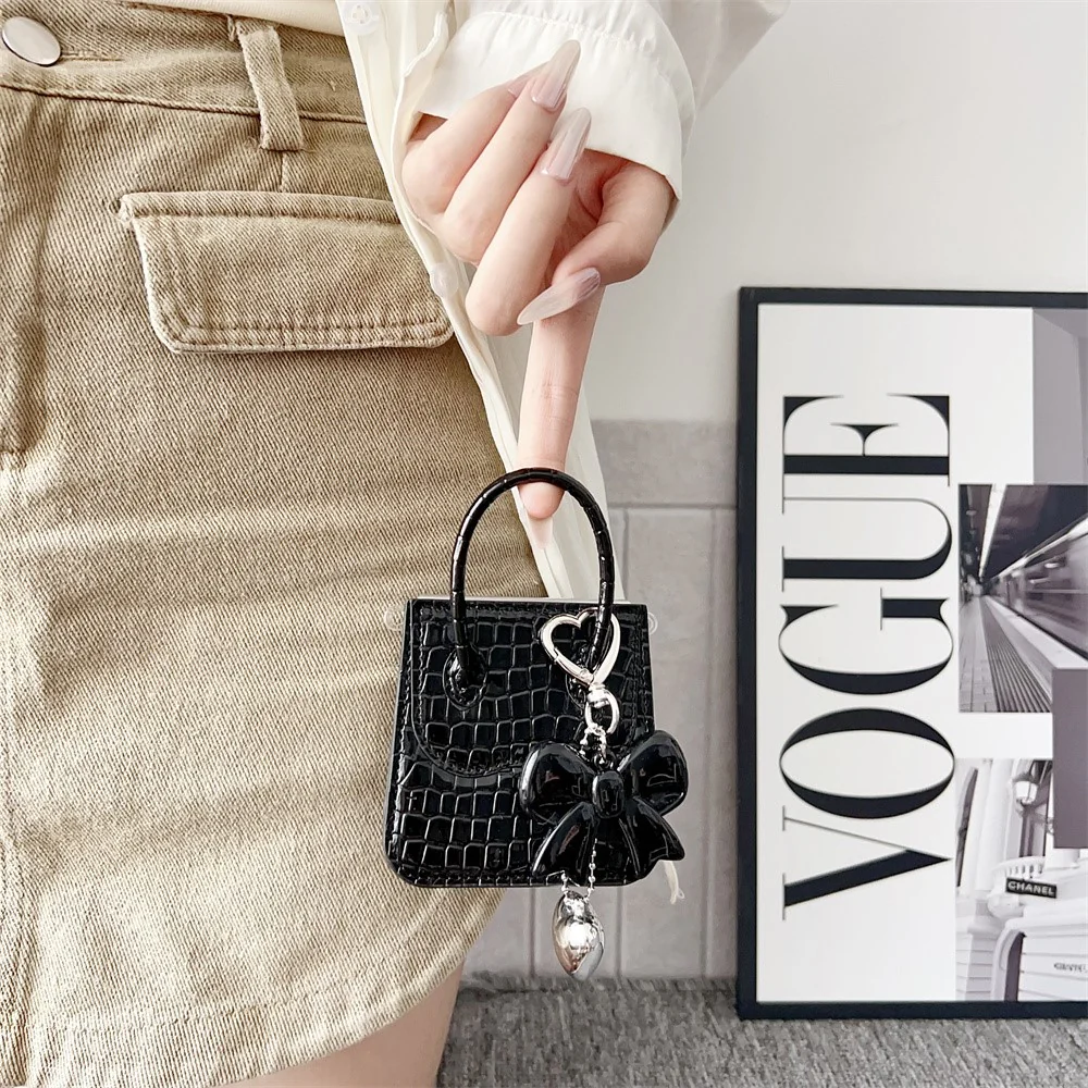 For Samsung Galaxy Z Flip7 5G Case Handbag Crocodile Texture Leather + PC Phone Cover with Bow Heart Pendant - White - Image 4
