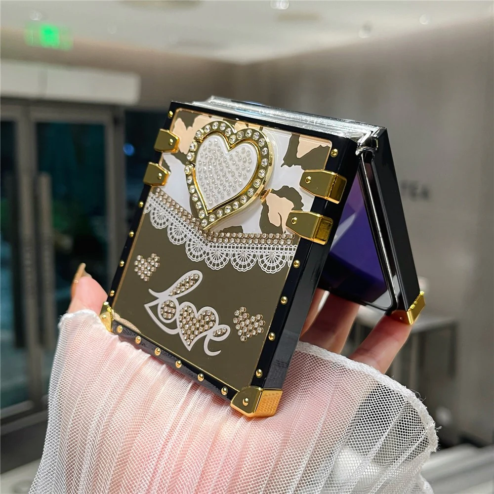 For Samsung Galaxy Z Flip7 FE 5G / Z Flip6 5G Case Heart Pattern Electroplating TPU + PC Phone Cover with Kickstand - White - Image 2
