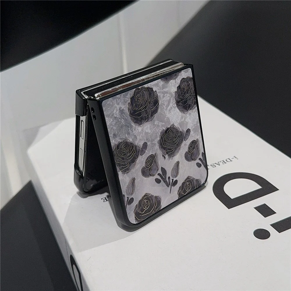 For Samsung Galaxy Z Flip7 FE 5G / Z Flip6 5G Case Leather + PC Protective Phone Cover Lacquered Pattern - Retro Black Flowers - Image 4