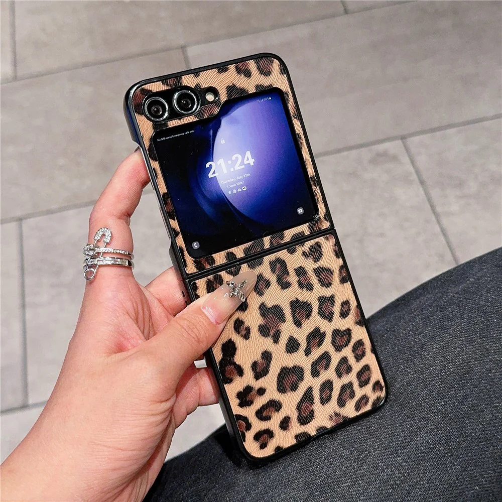 For Samsung Galaxy Z Flip7 FE 5G / Z Flip6 5G Case Two-Piece Design Leather + PC Phone Cover - Leopard Texture - Image 4