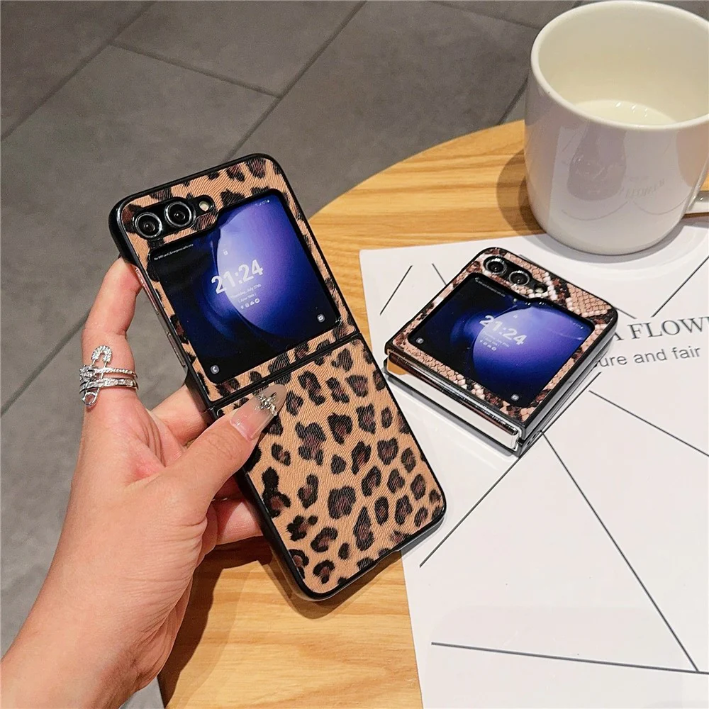 For Samsung Galaxy Z Flip7 FE 5G / Z Flip6 5G Case Two-Piece Design Leather + PC Phone Cover - Snake Texture - Image 6