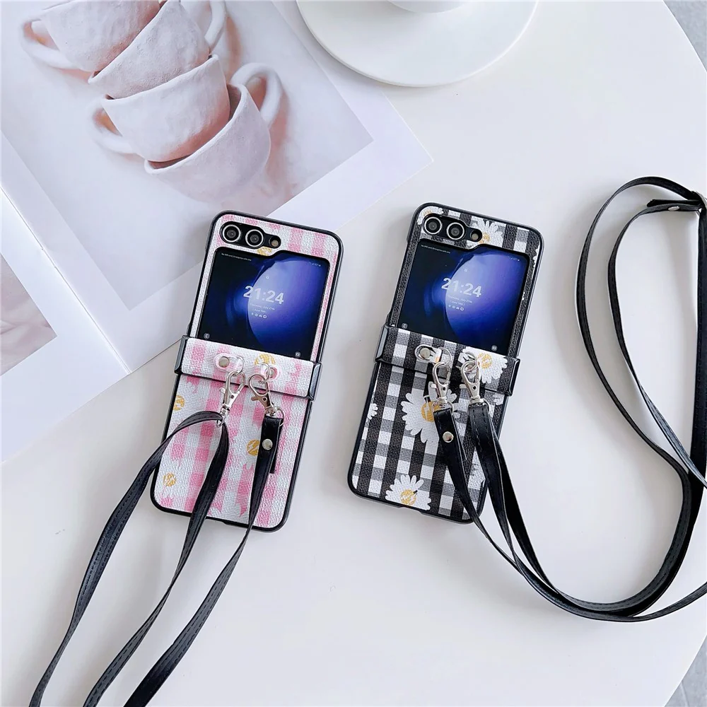 For Samsung Galaxy Z Flip7 FE 5G / Z Flip6 5G Flower and Grids Pattern PU Leather Coated PC Phone Cover with Crossbody Strap - Black+White - Image 6