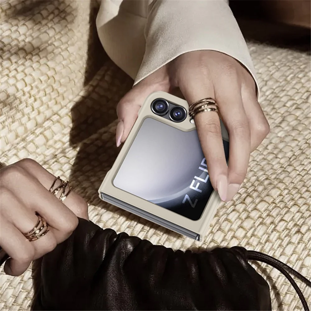 For Samsung Galaxy Z Flip7 FE 5G / Z Flip6 5G Slim Case Skin-Feel Hard PC Phone Cover - Black - Image 7