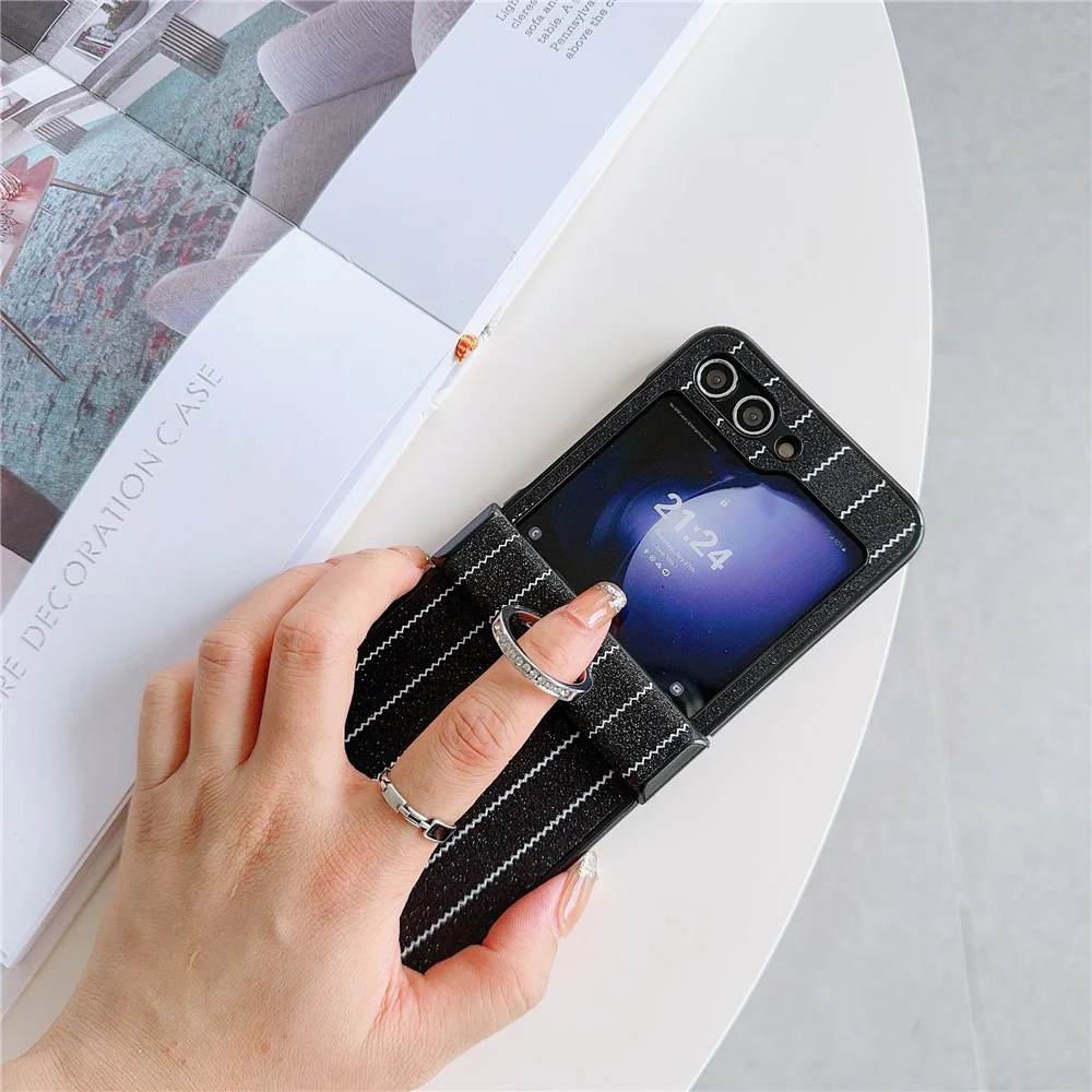 For Samsung Galaxy Z Flip7 FE 5G / Z Flip6 5G Wavy Stripes PU Leather Coated PC Phone Cover with Ring Kickstand - Black - Image 4