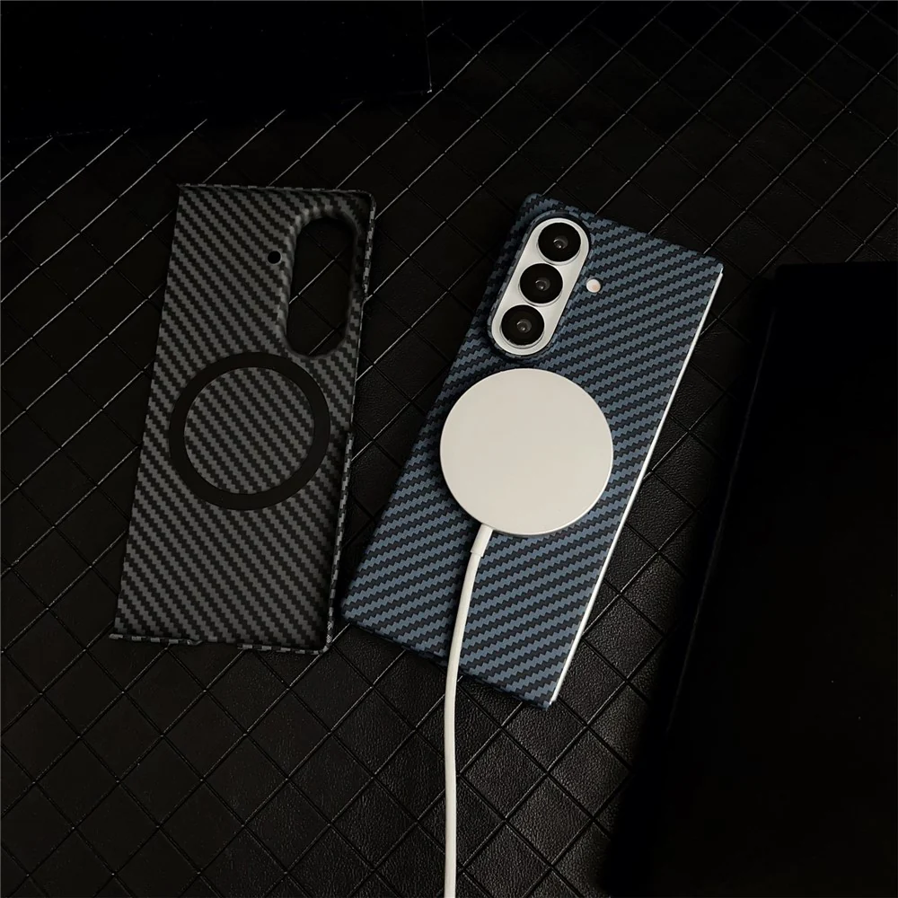 For Samsung Galaxy Z Fold7 5G Magnetic Case Carbon Fiber Texture PC Phone Cover with Screen Protector - Blue - Image 7