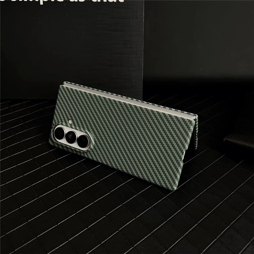 For Samsung Galaxy Z Fold7 5G Magnetic Case Carbon Fiber Texture PC Phone Cover with Screen Protector - Red - Image 5