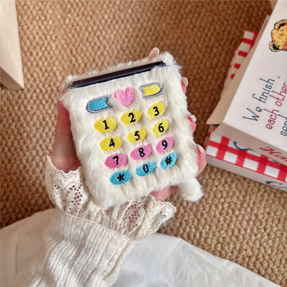 KJS-004 For Samsung Galaxy Z Flip7 FE 5G / Z Flip6 5G Case Retro Phone Style Embroidered Dial Keys Hard PC Warm Plush Phone Cover - White - Image 5