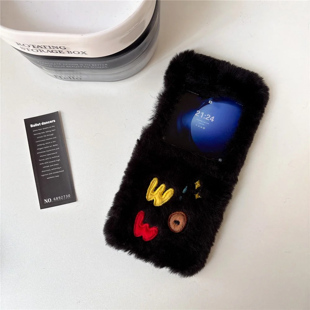 KJS-018 For Samsung Galaxy Z Flip7 FE 5G / Z Flip6 5G Case Embroidered WOW Soft Plush Hard PC Phone Cover - Black - Image 6