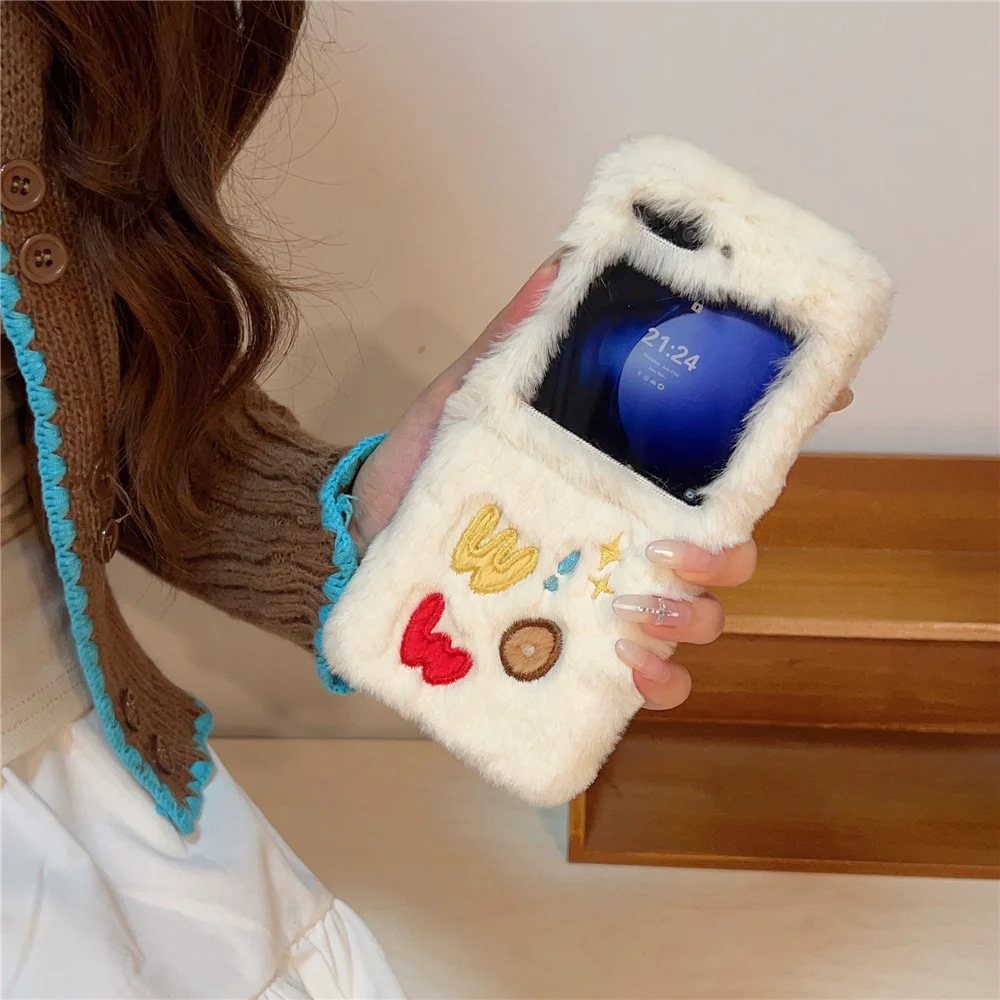 KJS-018 For Samsung Galaxy Z Flip7 FE 5G / Z Flip6 5G Case Embroidered WOW Soft Plush Hard PC Phone Cover - White - Image 2