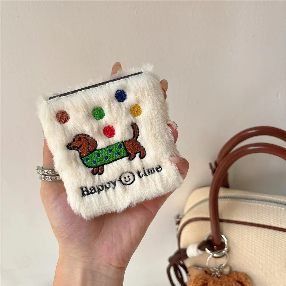 KJS-029 For Samsung Galaxy Z Flip7 FE 5G / Z Flip6 5G Case Embroidered Dachshund Hard PC Plush Furry Phone Cover - White - Image 4
