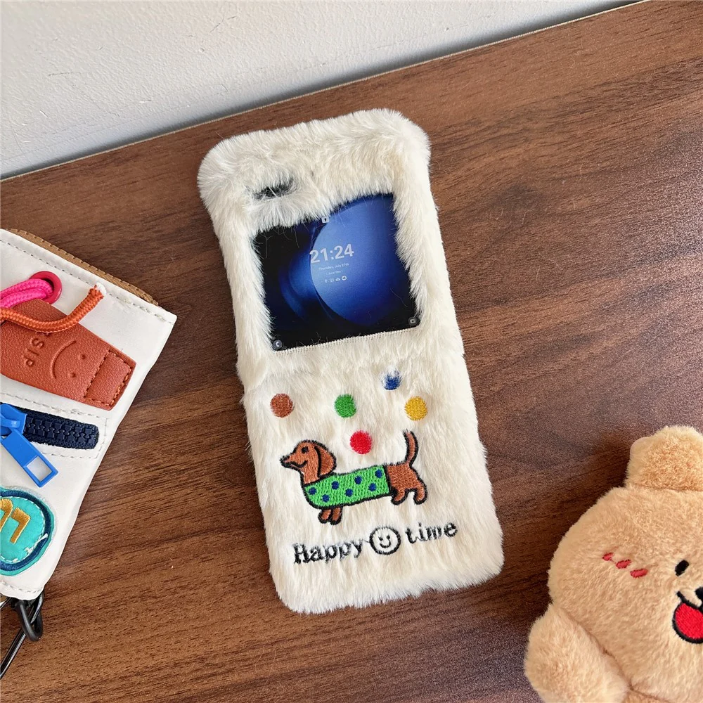 KJS-029 For Samsung Galaxy Z Flip7 FE 5G / Z Flip6 5G Case Embroidered Dachshund Hard PC Plush Furry Phone Cover - White - Image 6