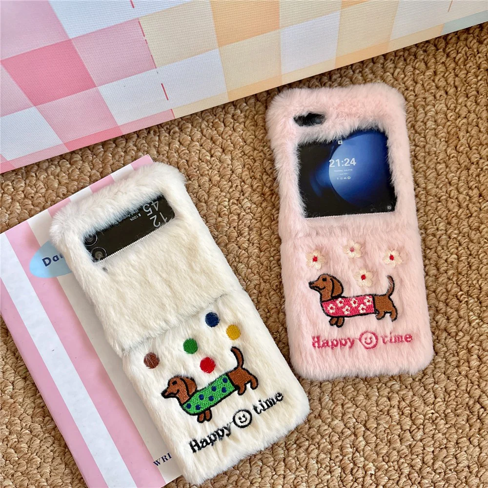 KJS-029 For Samsung Galaxy Z Flip7 FE 5G / Z Flip6 5G Case Embroidered Dachshund Hard PC Plush Furry Phone Cover - White - Image 8